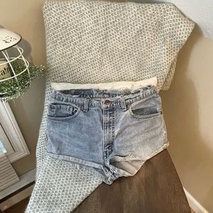 90’s high waisted Levi jean shorts